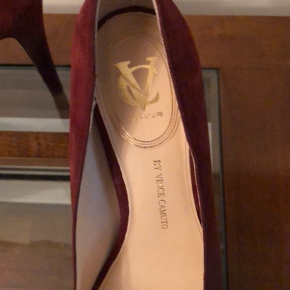 Vince Camuto Burgundy Patent & Suede Pumps NWOT - Picture 3 of 5